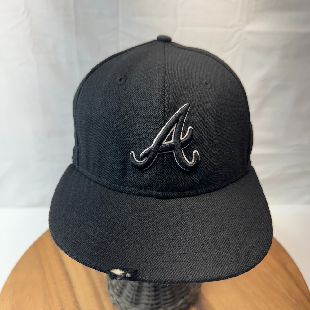 Atlanta Braves Hat Cap New Era 59Fifty Black‎ on Black Fitted 7 1/8 Trey